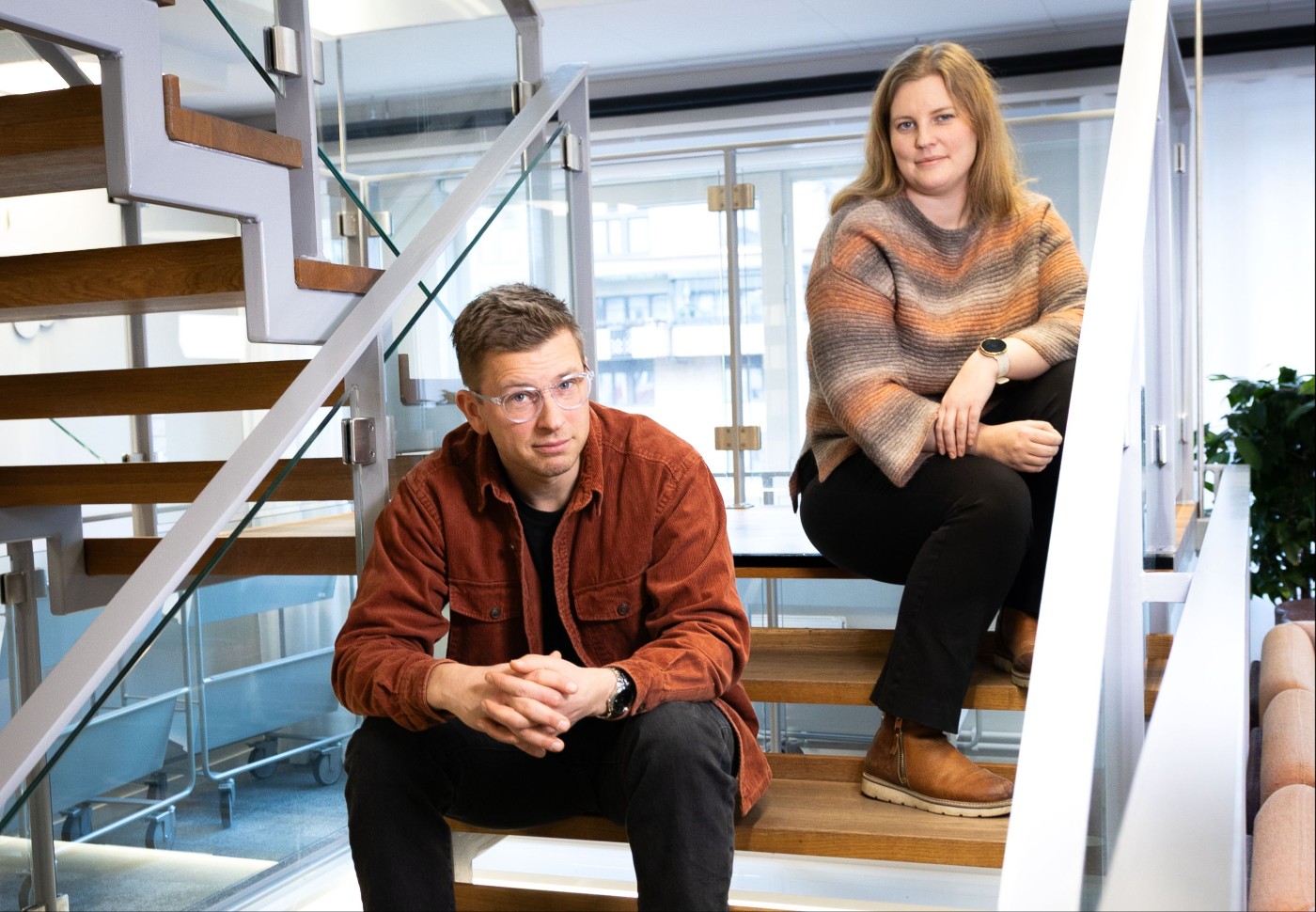 Konkurrensverkets medarbetare Martin Bäckström och Kristin Kindgren