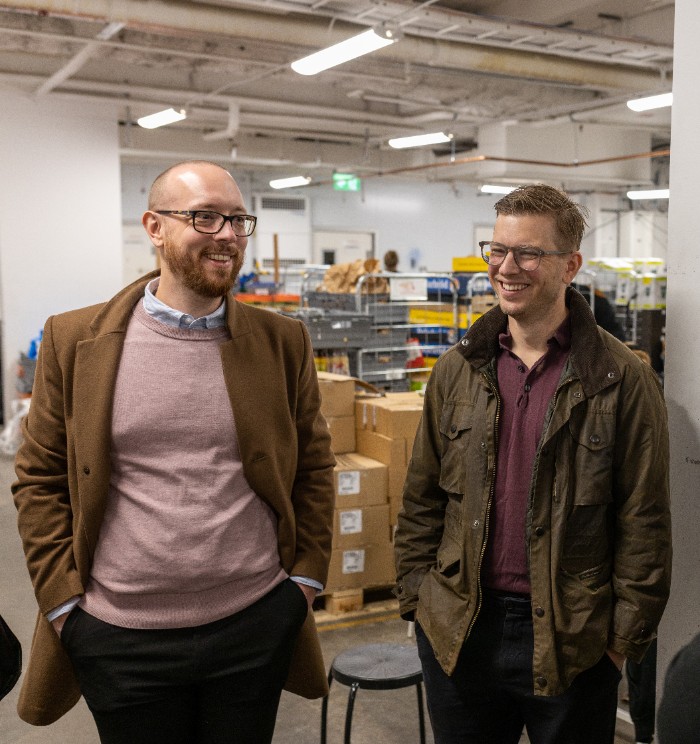 Två av Konkurrensverkets medarbetare på besök hos en organisation